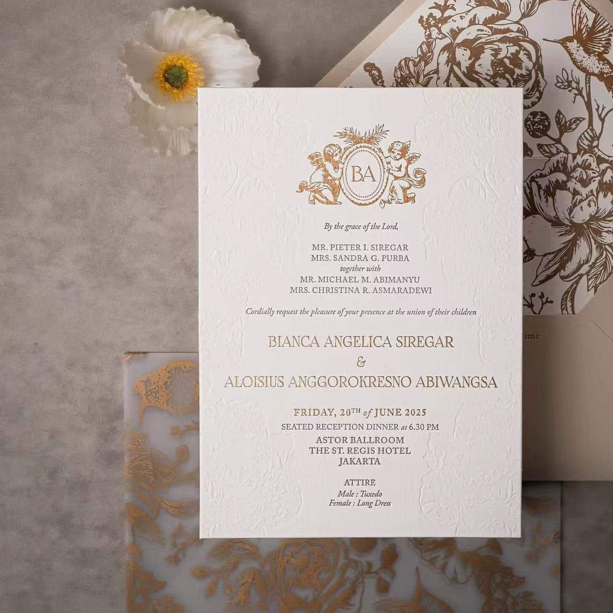 Luxury White Gold Baroque Textured Paper Wedding Invitation Card With Envelope Vellum Overlay Foil Embossed Custom Printing