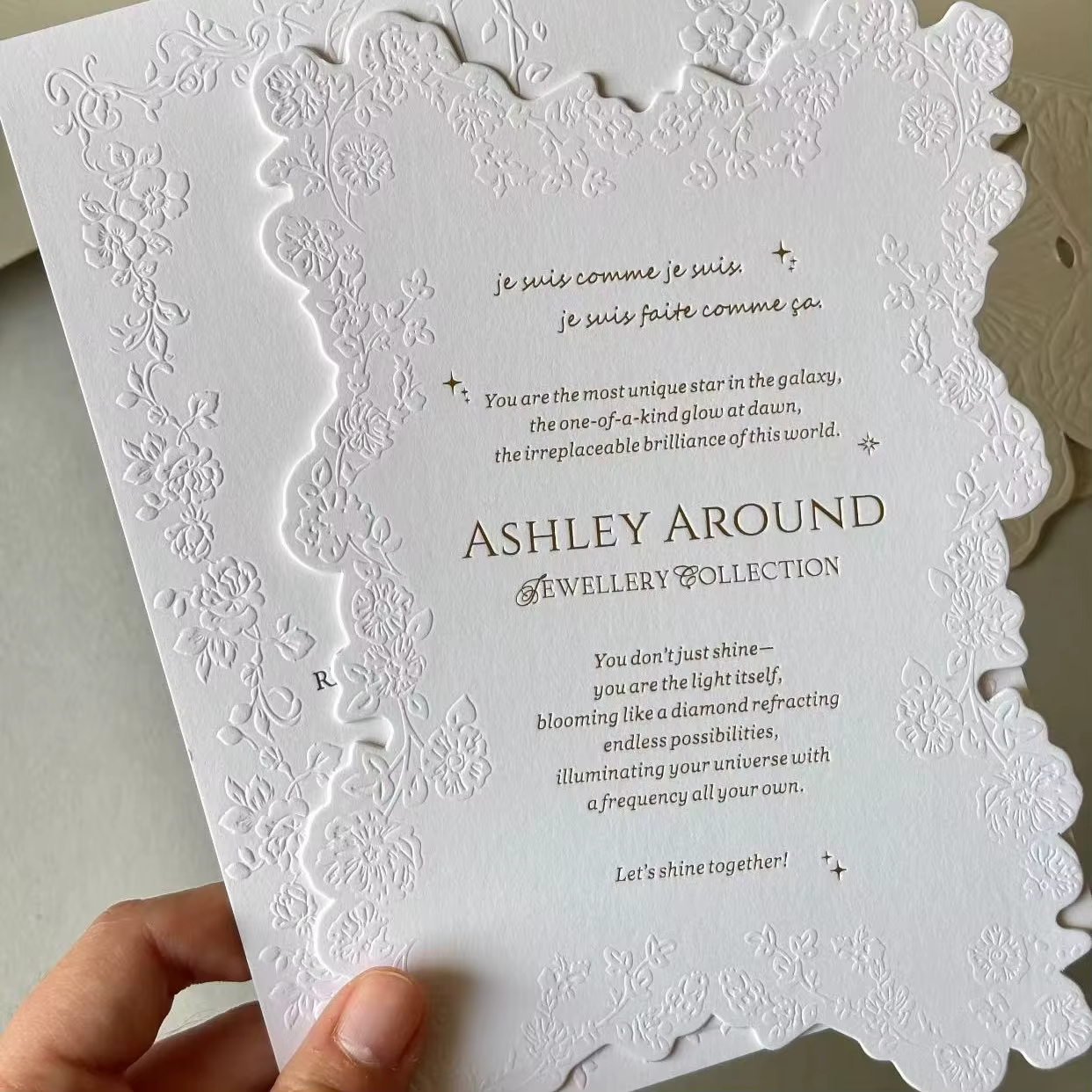 Custom Made Luxury Wedding Cards 3D Embossing Gold Foil Ornate Design Premium Quality Fancy Invitation for Wedding Celebration