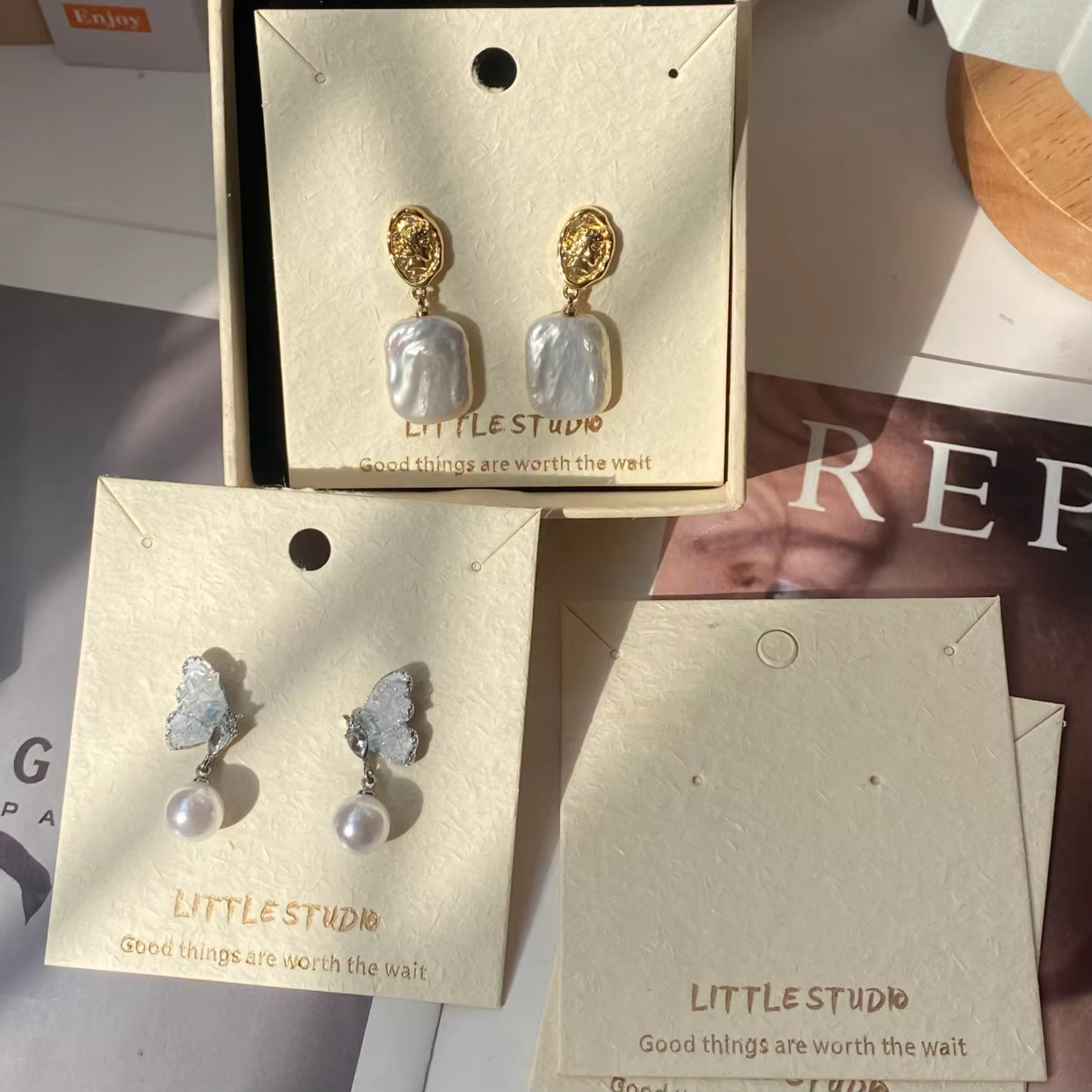 Custom Packaging Fancy Paper Jewelry Display Labels Textured Cards with Logo Hot Stamping Custom Sticker