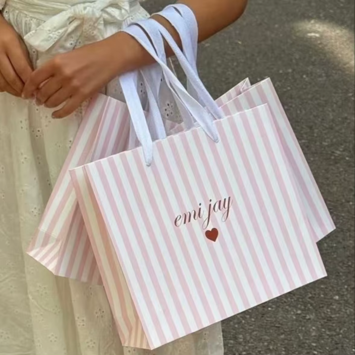 Premium Custom Eco-Friendly Recyclable White Paper Luxury Gift Bags with Flexiloop Handles for Apparel Jewelry Retail Packaging